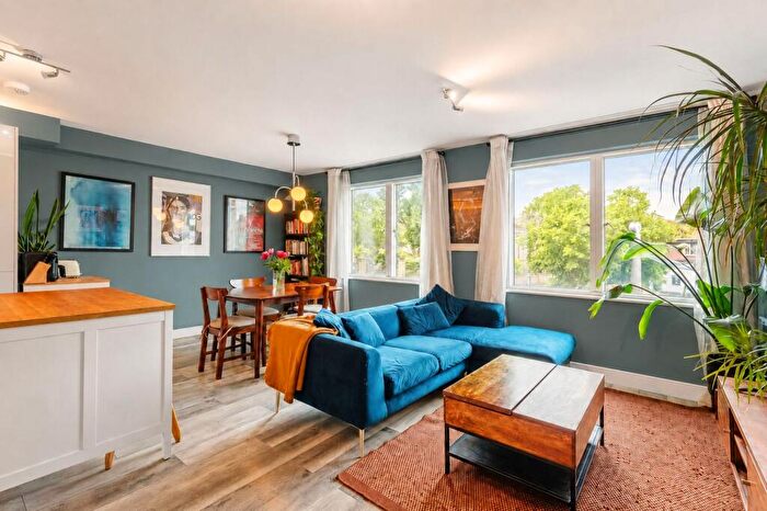 2 Bedroom Flat For Sale In Maple Road, Centaur House, SE20
