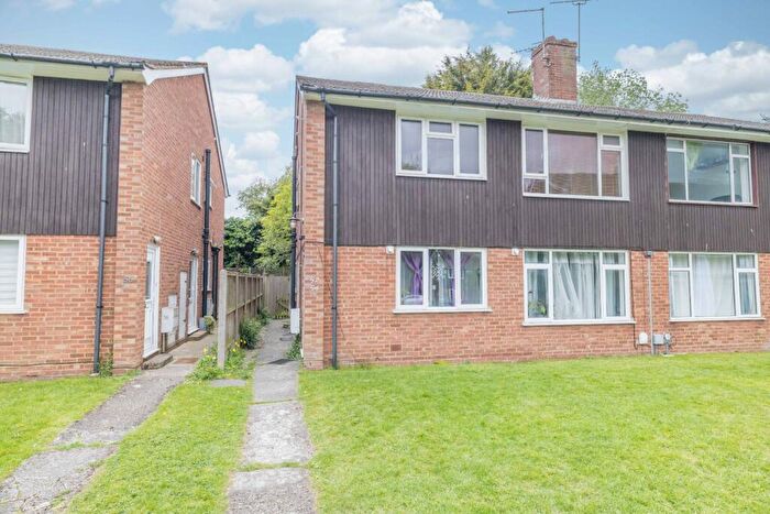 2 Bedroom Maisonette For Sale In Raymond Avenue, Canterbury, Kent, CT1