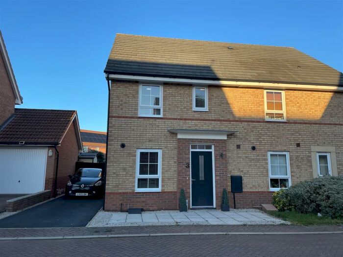 3 Bedroom Semi-Detached House To Rent In Wisdom Close, Fernwood, Newark, NG24