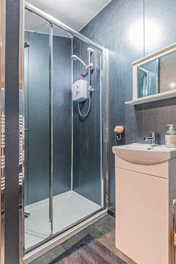 1 Bedroom Flat For Sale In Salop Place, Penarth, CF64