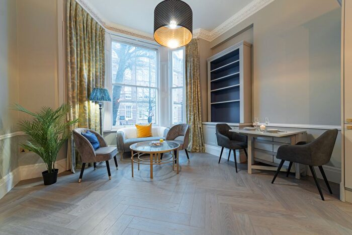 2 Bedroom Flat To Rent In Cromwell, Crescent, London, SW5
