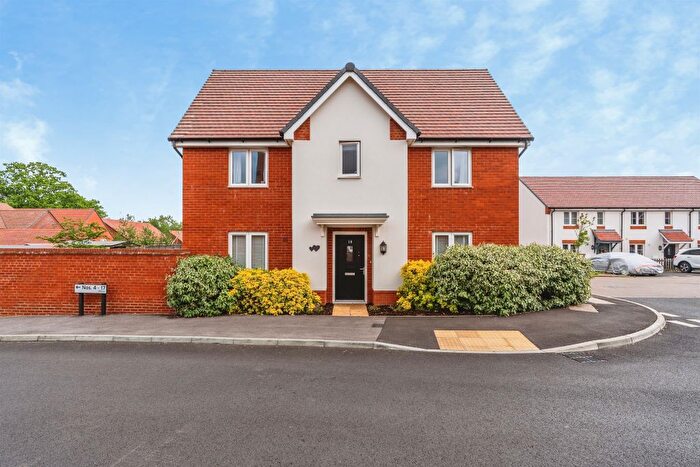 3 Bedroom Semi-Detached House For Sale In Muirfield Close, Botley, Southampton, SO32
