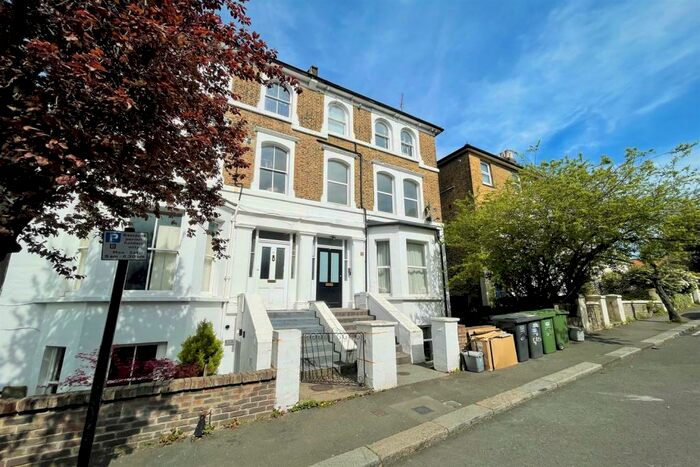 2 Bedroom Flat To Rent In Limes Grove, SE13