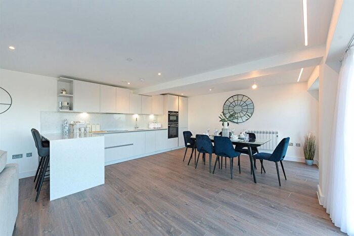 2 Bedroom Flat To Rent In The Waterside Apartments, Pavilion Road West Bridgford, NG2