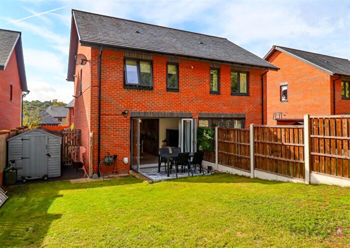 2 Bedroom Semi-Detached House For Sale In Hastings Grange, Sheffield, S7