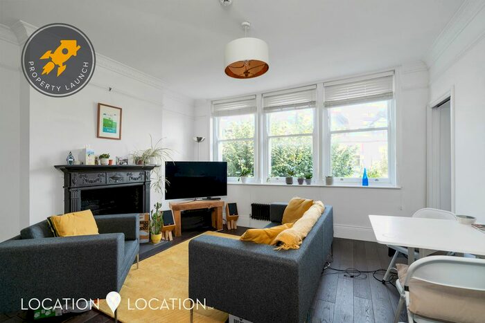 2 Bedroom Flat To Rent In Clissold Crescent, London, N16