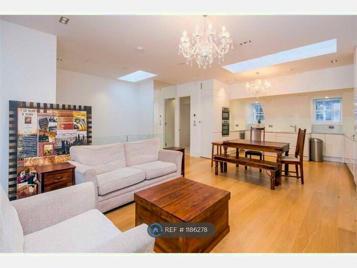 3 Bedroom Flat To Rent In Warwick Court, London, WC1R