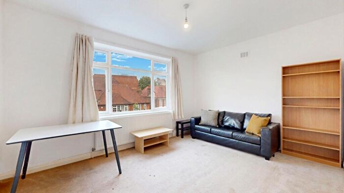 2 Bedroom Flat To Rent In Weech Hall, West Hampstead, NW6
