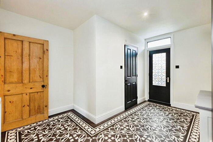 2 Bedroom Flat To Rent In Pittville Lawn, Pittville, Cheltenham, GL52