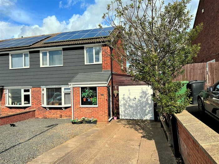 3 Bedroom Semi-Detached House For Sale In Fifth Avenue, Grantham, NG31