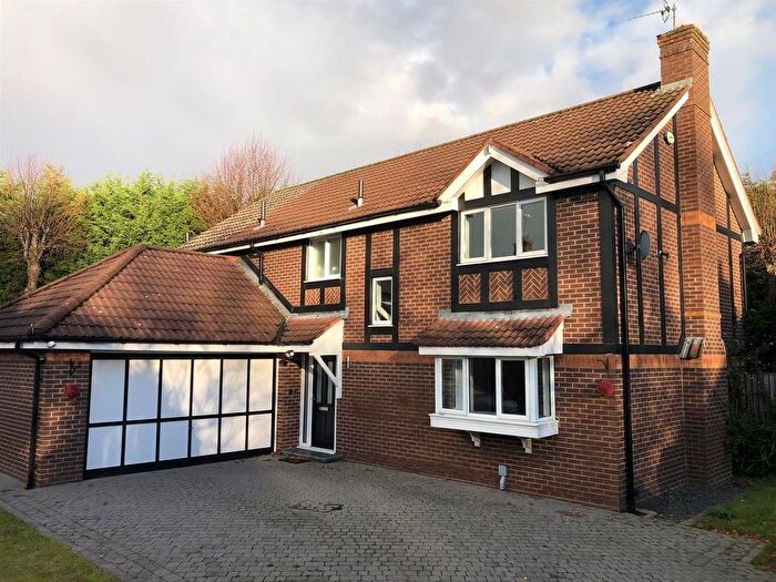 4 Bedroom Detached House To Rent In Severn Close, Altrincham, WA14