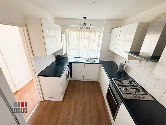 3 Bedroom Flat To Rent In President House, King Square, EC1V