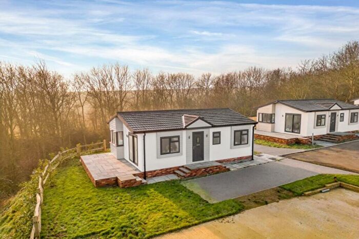 2 Bedroom Park Home For Sale In Stamford Road, Lound, PE10