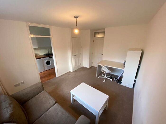 1 Bedroom Flat To Rent In Gleneagles Court, Muirfield Close, RG1