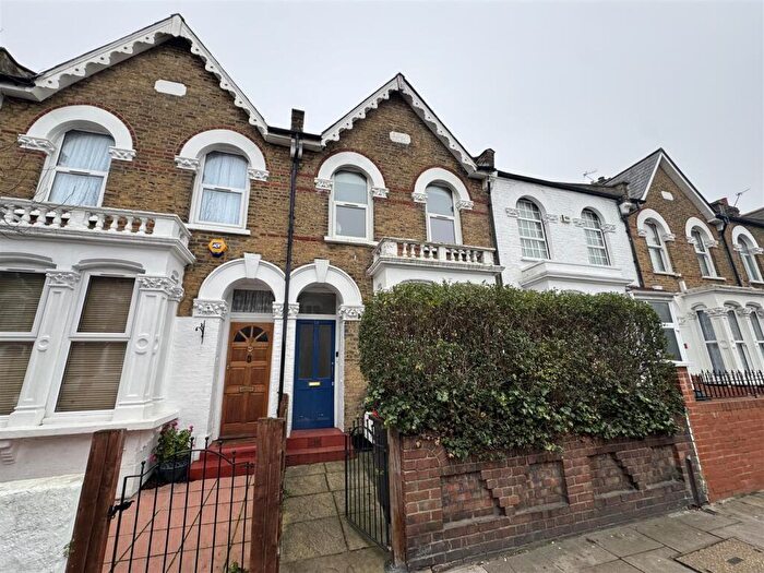 2 Bedroom Flat To Rent In Waldergrave Road, Turnpike Lane, N8