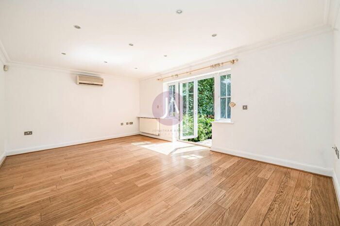 3 Bedroom Flat To Rent In Rochester Court, , Holders Hill Road, Mill Hill East, London, NW4