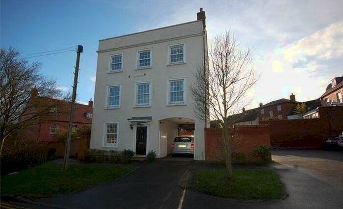4 Bedroom Town House To Rent In Brook End Road South, Chancellor Park, Chelmsford, CM2
