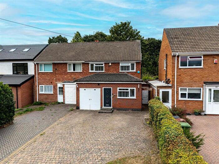 3 Bedroom Semi-Detached House For Sale In Aqueduct Road, Shirley, Solihull, B90