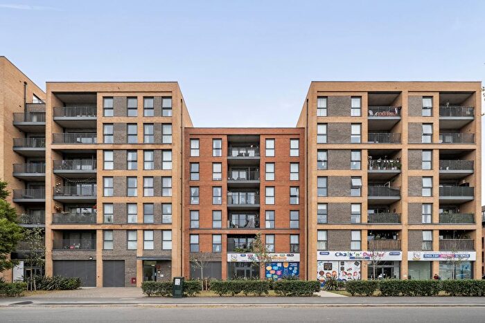2 Bedroom Flat For Sale In Pump Lane, Hayes, UB3