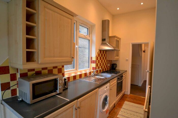 1 Bedroom Flat To Rent In Oxford Road, Ealing, W5