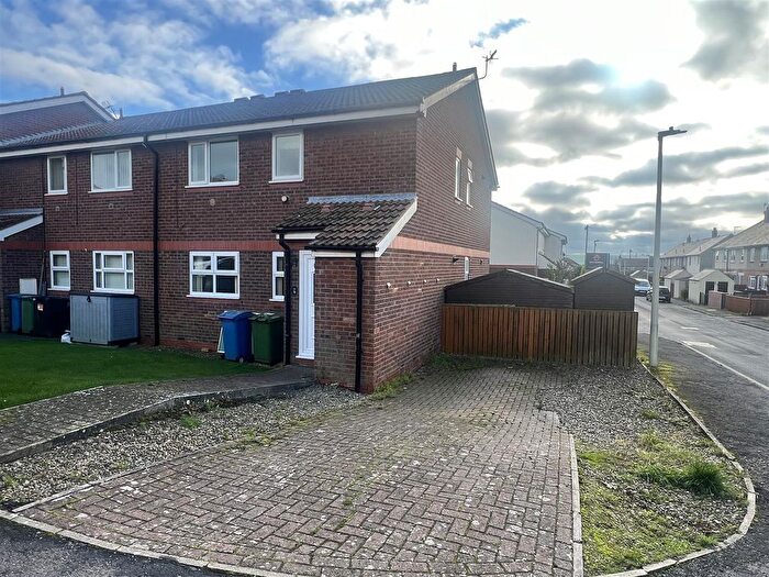 2 Bedroom Flat To Rent In West End View, Cayton, Scarborough, YO11