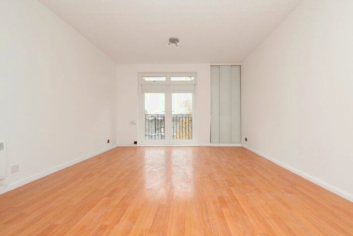 2 Bedroom Flat To Rent In Reachview Close, Camden, NW1