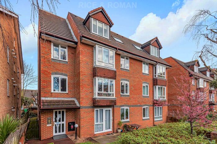 1 Bedroom Flat To Rent In Kingston Lodge, New Malden, KT3