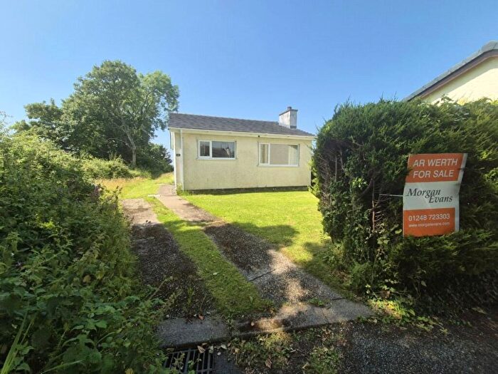 2 Bedroom Bungalow For Sale In Tyn Cwrt, Brynsiencyn, Anglesey, LL61