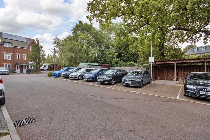 2 Bedroom Flat For Sale In Chalfont Road, London, SE25