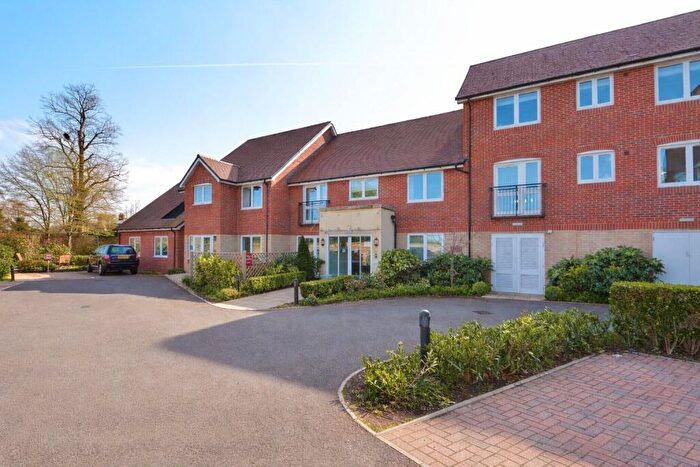 1 Bedroom Apartment For Sale In Yeats Lodge, Greyhound Lane, Thame, OX9