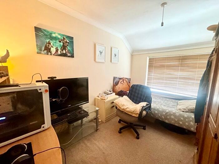 3 Bedroom Terraced House For Sale In Huddleston Road, Grimsby, DN32