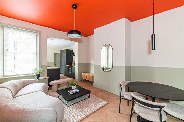 2 Bedroom Flat To Rent In Simonside Terrace, Heaton, Newcastle Upon Tyne, NE6