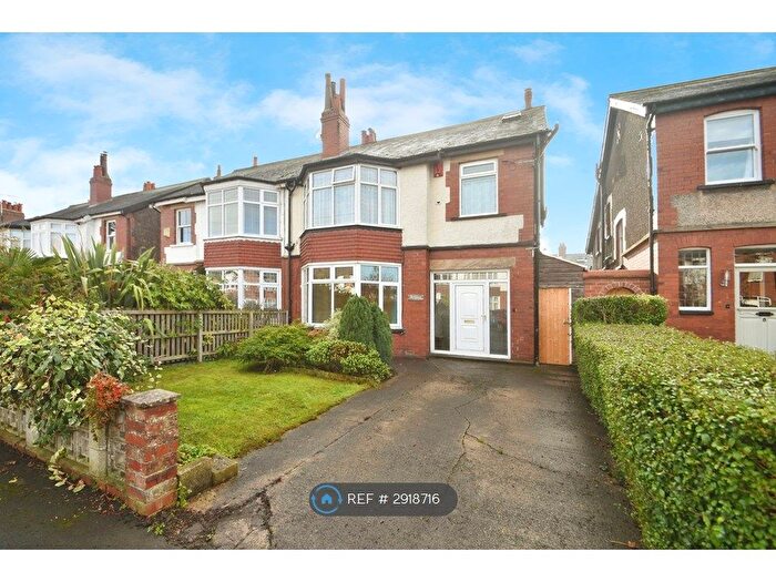 2 Bedroom Flat To Rent In Lynton Gardens, Harrogate, HG1