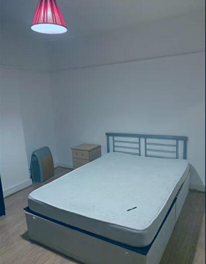 2 Bedroom Flat To Rent In Gunnersbury Avenue, London, W3