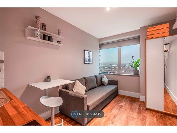 1 Bedroom Flat To Rent In Castle Street, High Wycombe, HP13