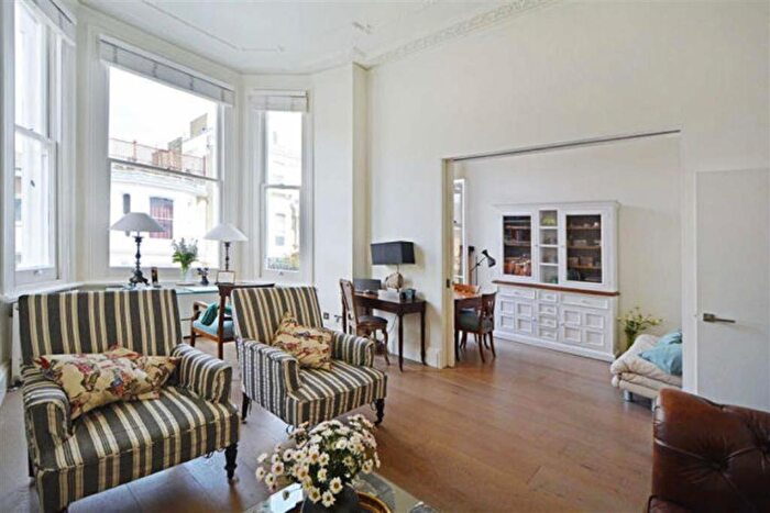 1 Bedroom Flat To Rent In Redcliffe Square, West Brompton, SW10
