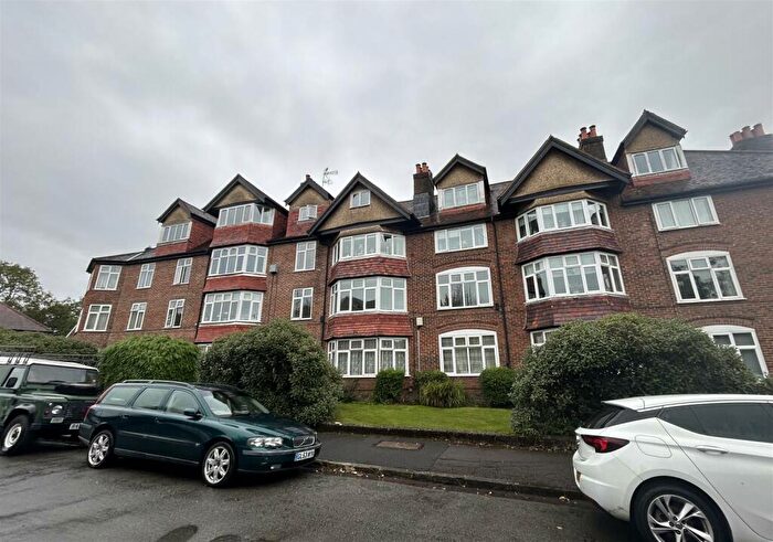 2 Bedroom Apartment To Rent In Westbourne Crescent, Southampton, SO17
