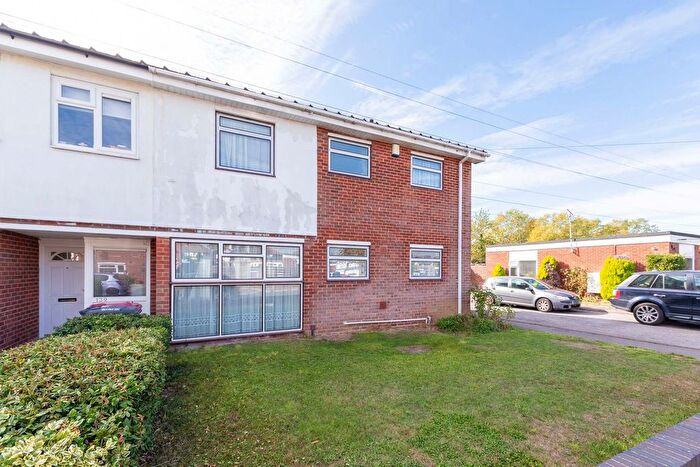 5 Bedroom Semi Detached House For Sale In Grasmere Avenue, Slough, SL2