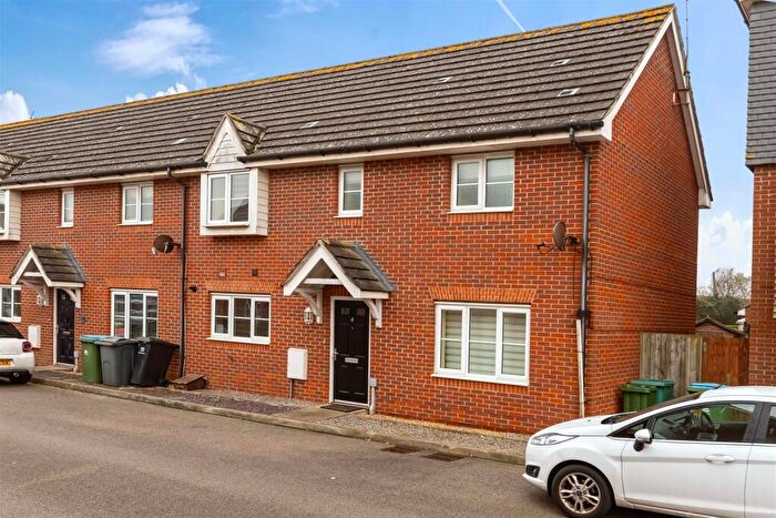 3 Bedroom End Of Terrace House For Sale In Faulkner Gardens, Wick, Littlehampton, BN17