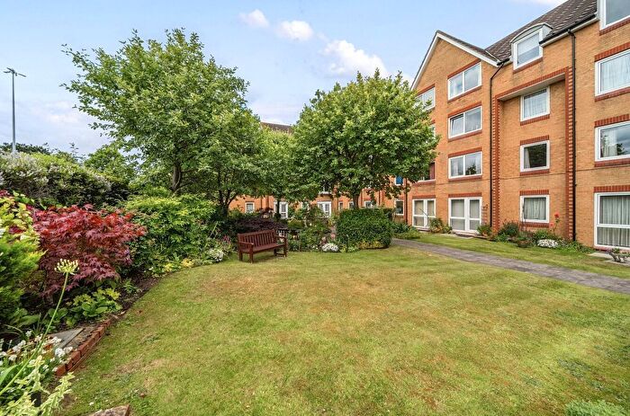 1 Bedroom Flat To Rent In Homemanor House, Cassio Road, Watford, Hertfordshire, WD18
