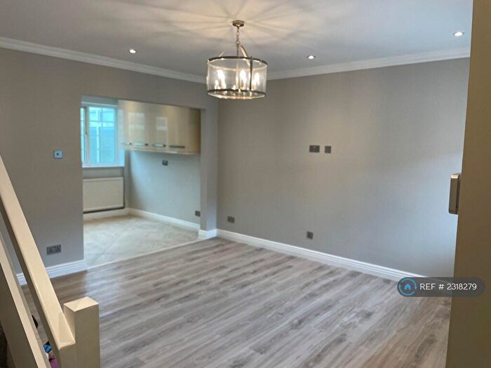 3 Bedroom End Of Terrace House To Rent In Warwick Court, London, SE26