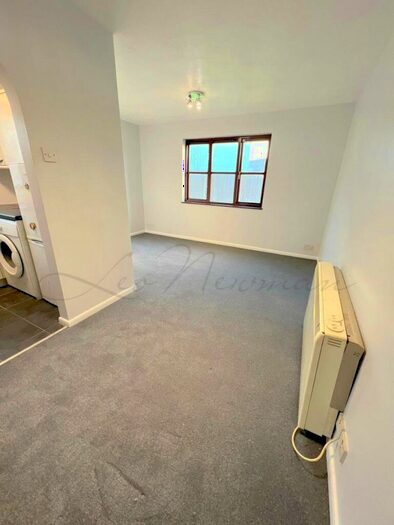 1 Bedroom Flat To Rent In Avonmouth Road, Dartford, DA1