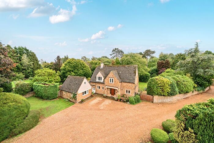 5 Bedroom Detached House For Sale In Manor Road, Adderbury, OX17