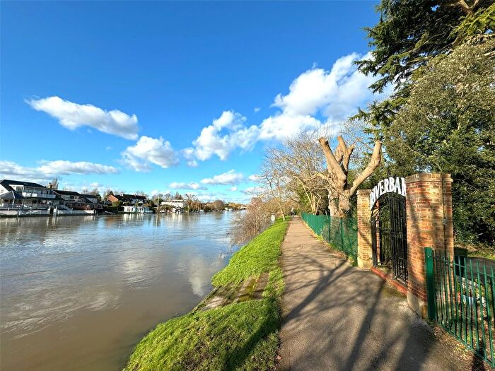 2 Bedroom Flat For Sale In Laleham Road, Staines, Surrey, TW18