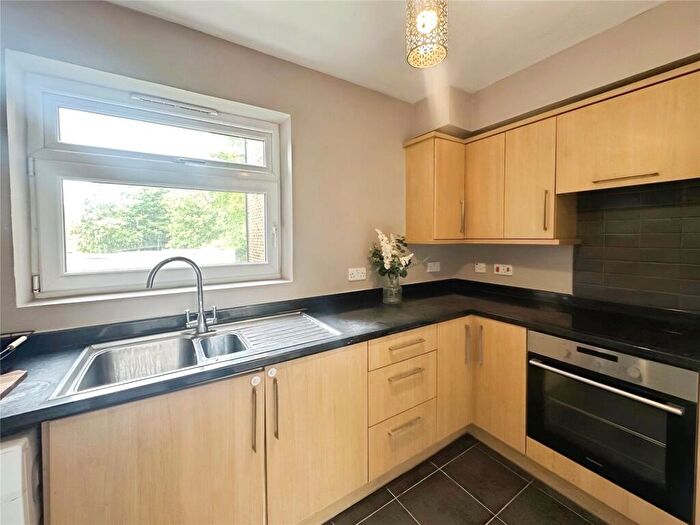 2 Bedroom Flat To Rent In Ambleside Gardens, Sutton, SM2