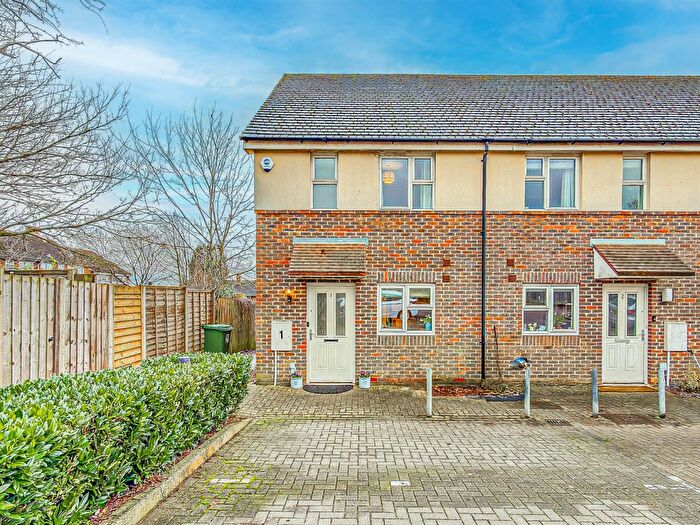2 Bedroom End Of Terrace House For Sale In Elmwood Grove, Hemel Hempstead, HP3