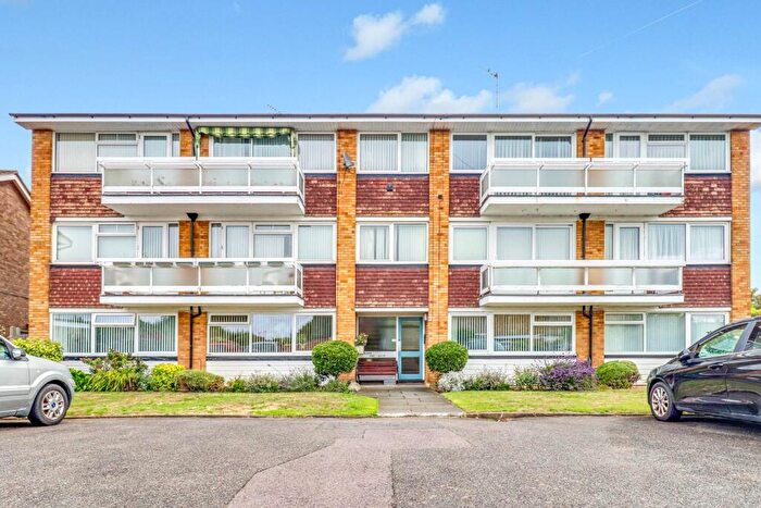 2 Bedroom Apartment For Sale In Dungannon Chase, Thorpe Bay, SS1