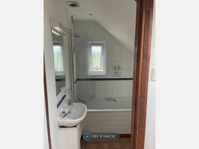 1 Bedroom Flat To Rent In Littlefield Green, Maidenhead, SL6