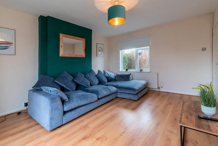 3 Bedroom Town House To Rent In Ventnor Rise, Nottingham, NG5