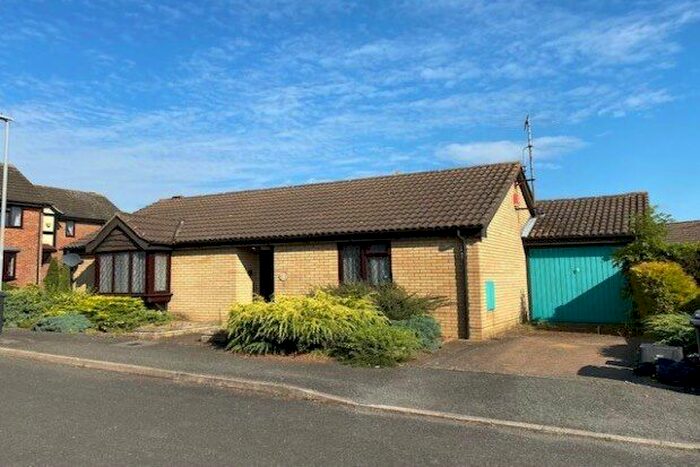 2 Bedroom Bungalow To Rent In Carnegie Gardens, Luton, LU3